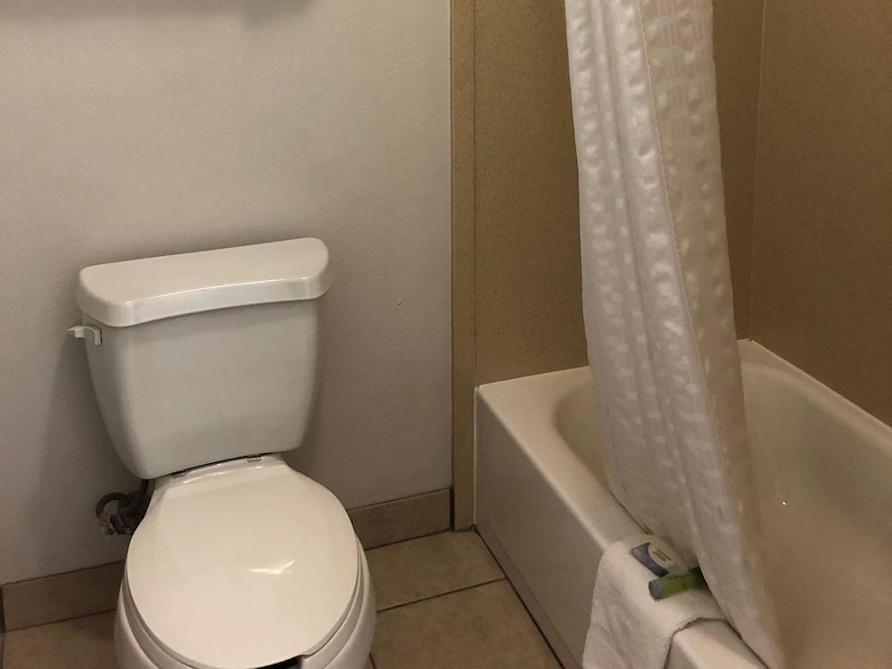 Executive Inn & Suites Joaquin photo 26