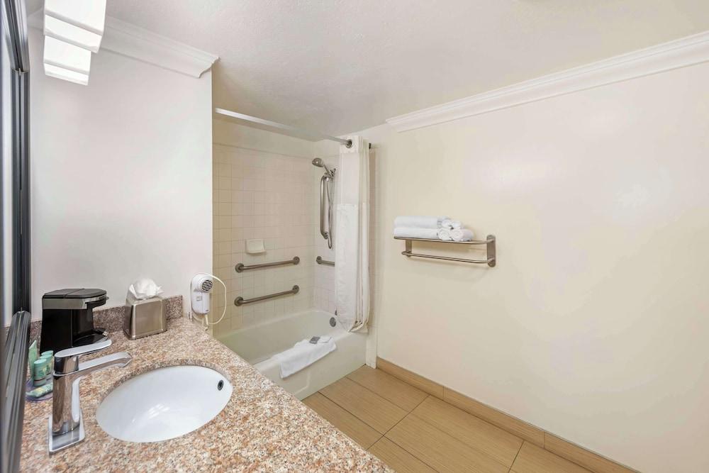 Best Western Hanford Inn photo 31