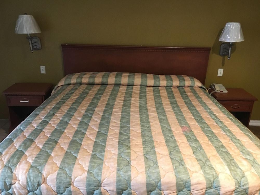 Bellflower Travel Inn photo 50