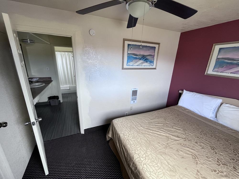 ECONOMY INN photo 10