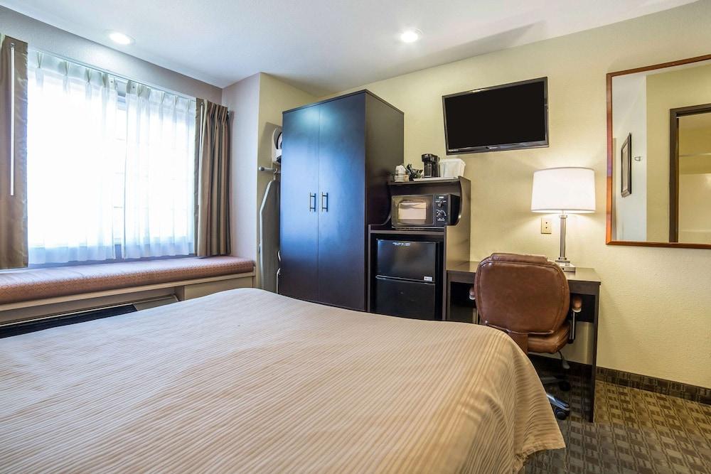 Quality Inn & Suites Elko photo 11