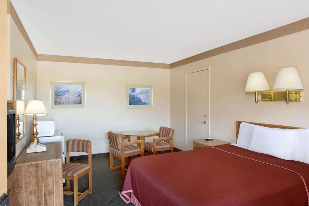 Howard Johnson by Wyndham Brigham City photo 5