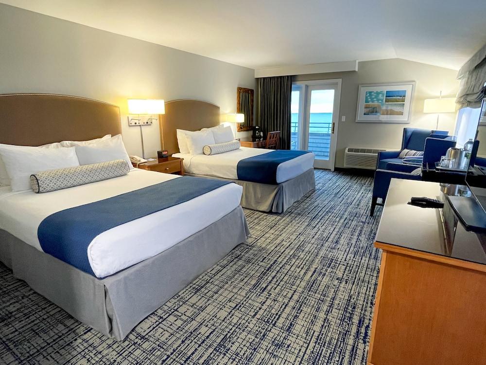 Water's Edge Resort & Spa photo 21