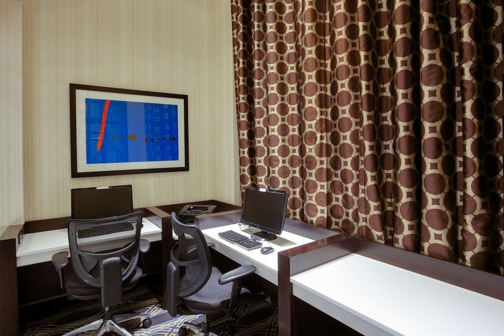 Holiday Inn Express Hotel and Suites Laurel by IHG photo 35