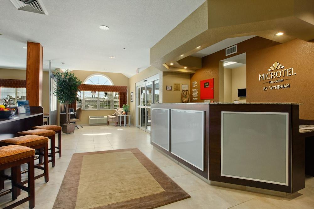 Microtel Inn & Suites by Wyndham Dickinson photo 4