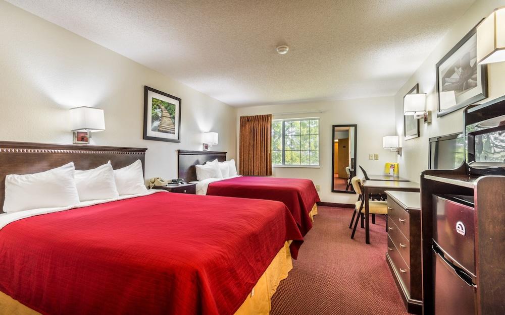 Wamego Inn and Suites photo 5