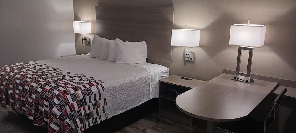 Red Roof Inn Canton, TX photo 6