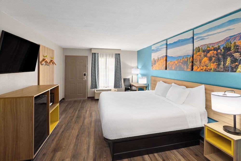 Days Inn by Wyndham Clarksville North photo 15