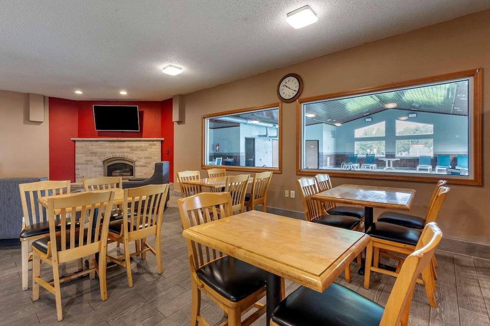 Quality Inn Redgranite photo 28