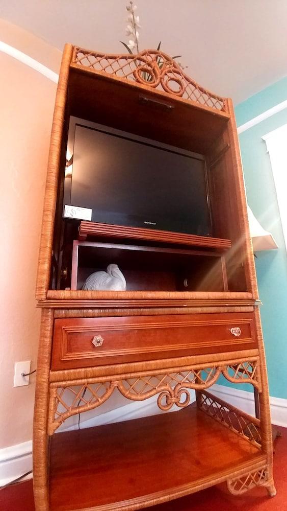 Historic Whiting Hotel Suites photo 48