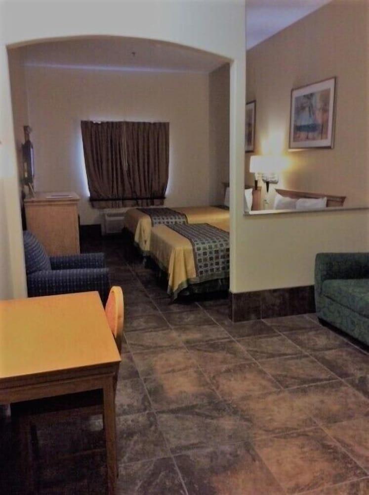 Texas Inn Weslaco photo 20
