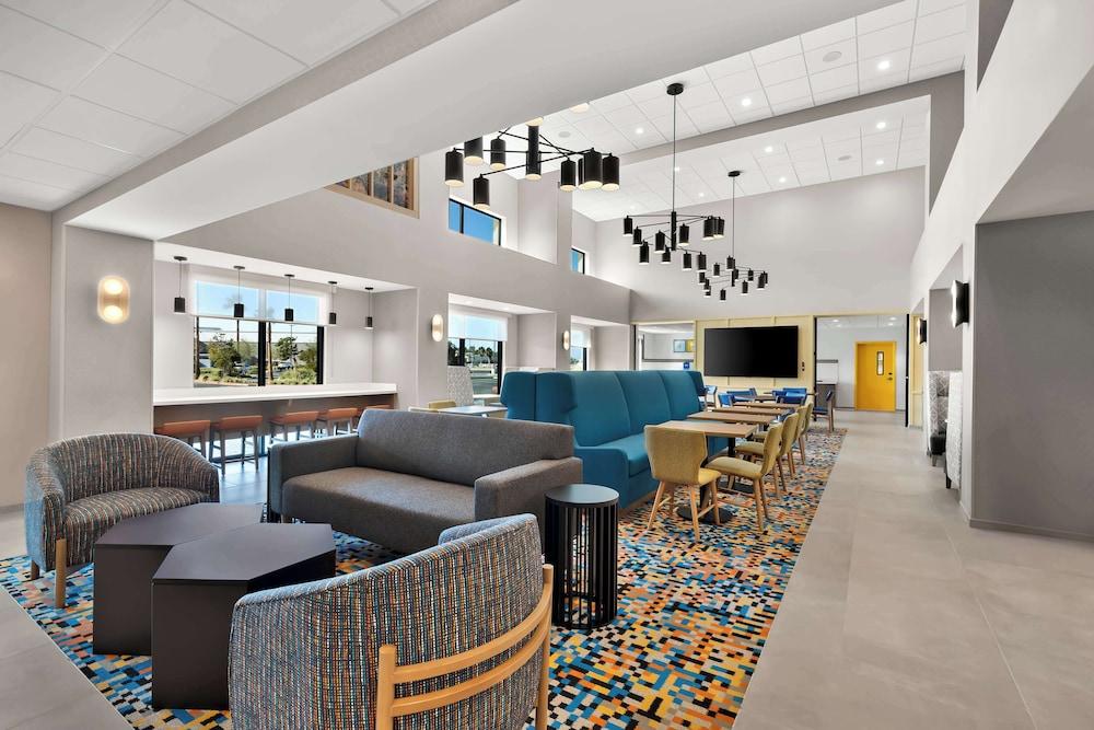 Hampton Inn & Suites Corona, Ca photo 2