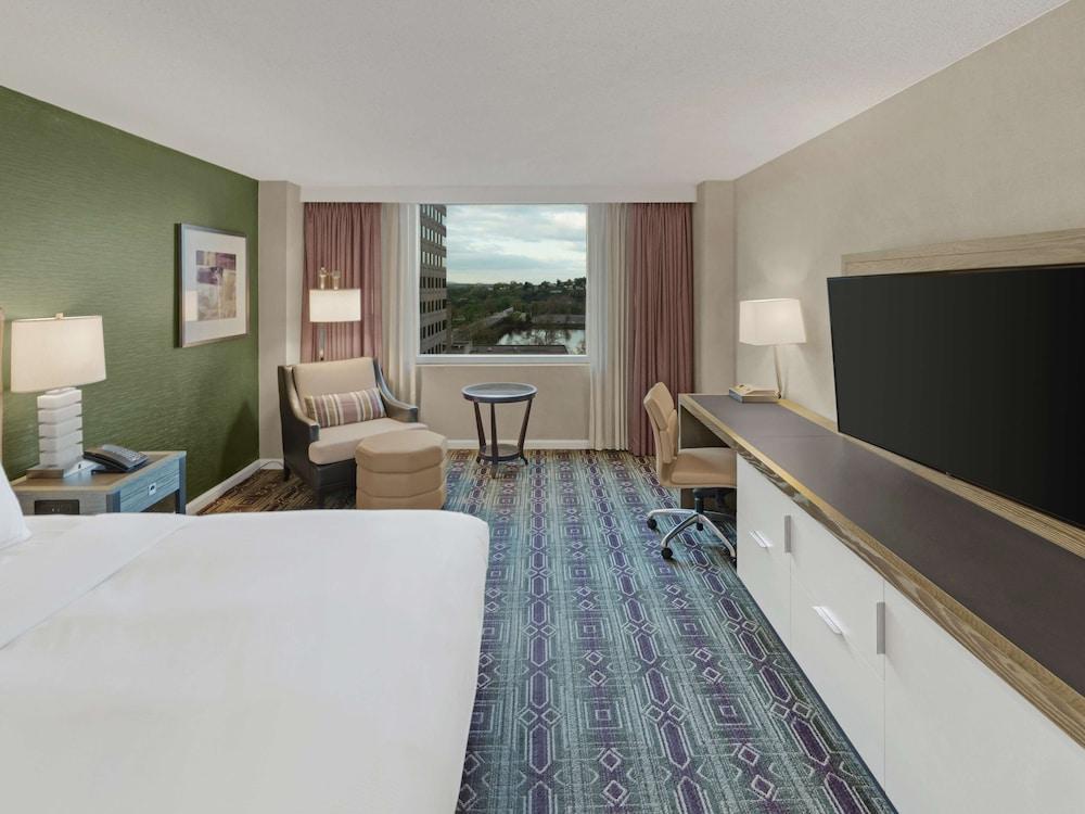 Hilton Harrisburg photo 9
