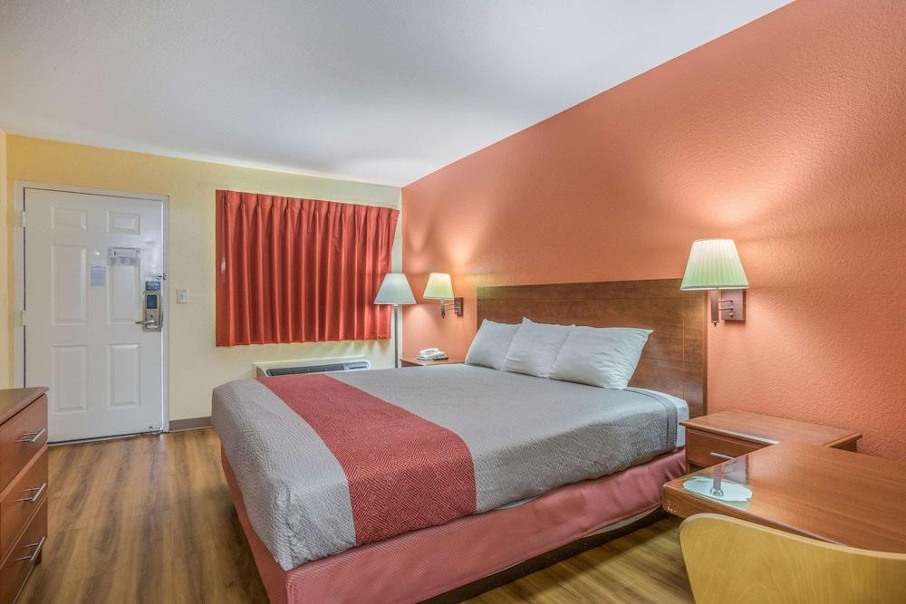 Rodeway Inn & Suites photo 20
