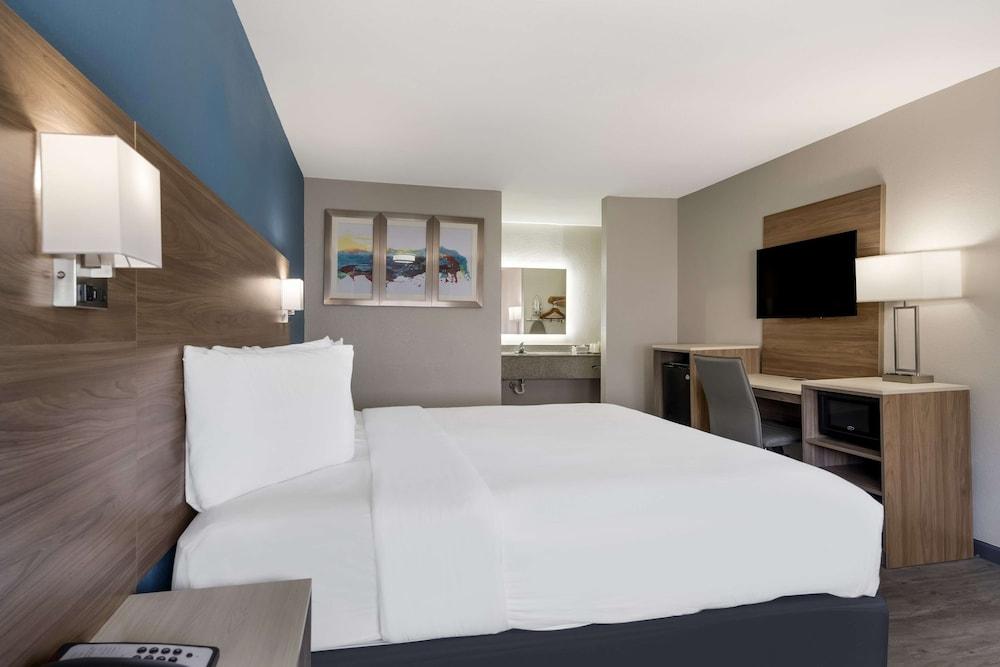 SureStay Hotel by Best Western Spring North Houston photo 11