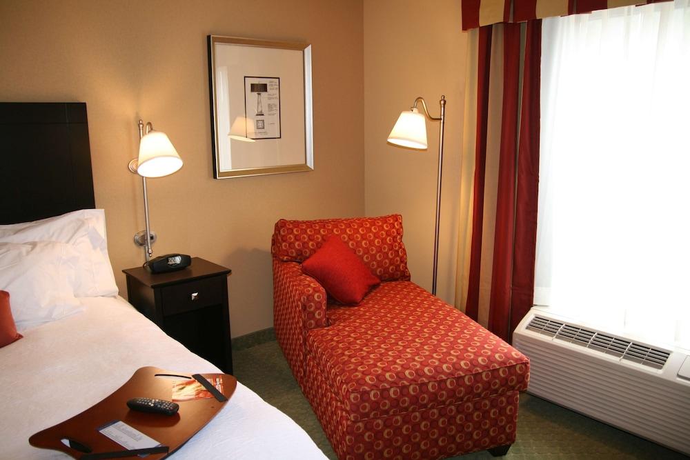 Hampton Inn Jacksonville-Anniston Area photo 31