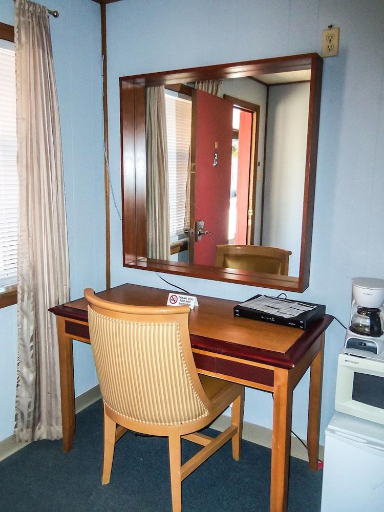 The Gold Pan Motel photo 29