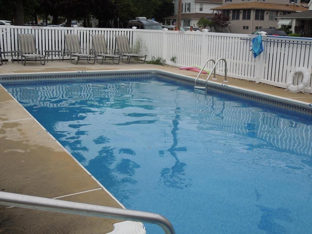 Pelican Point Motel photo 24
