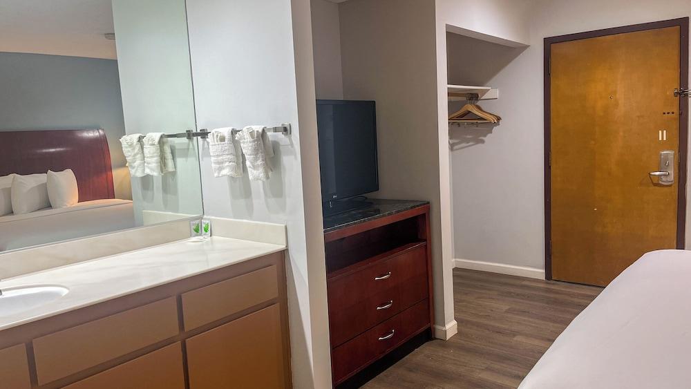 STUDIO 6 Victorville Green Tree Blvd photo 7