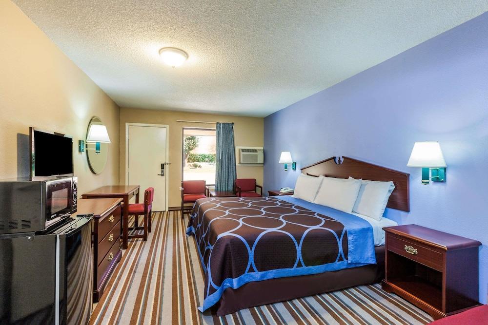 Super 8 by Wyndham Mt. Pleasant TX photo 5