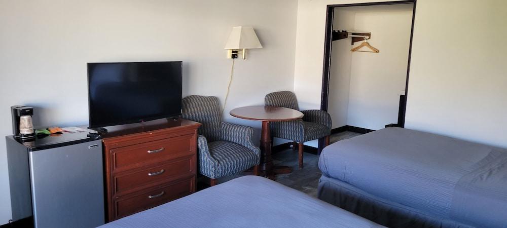 Newburgh Inn photo 6