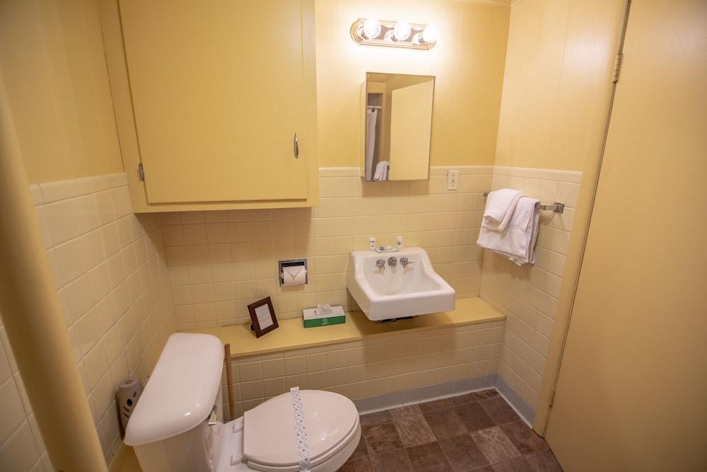Ridges Inn & Suites photo 35