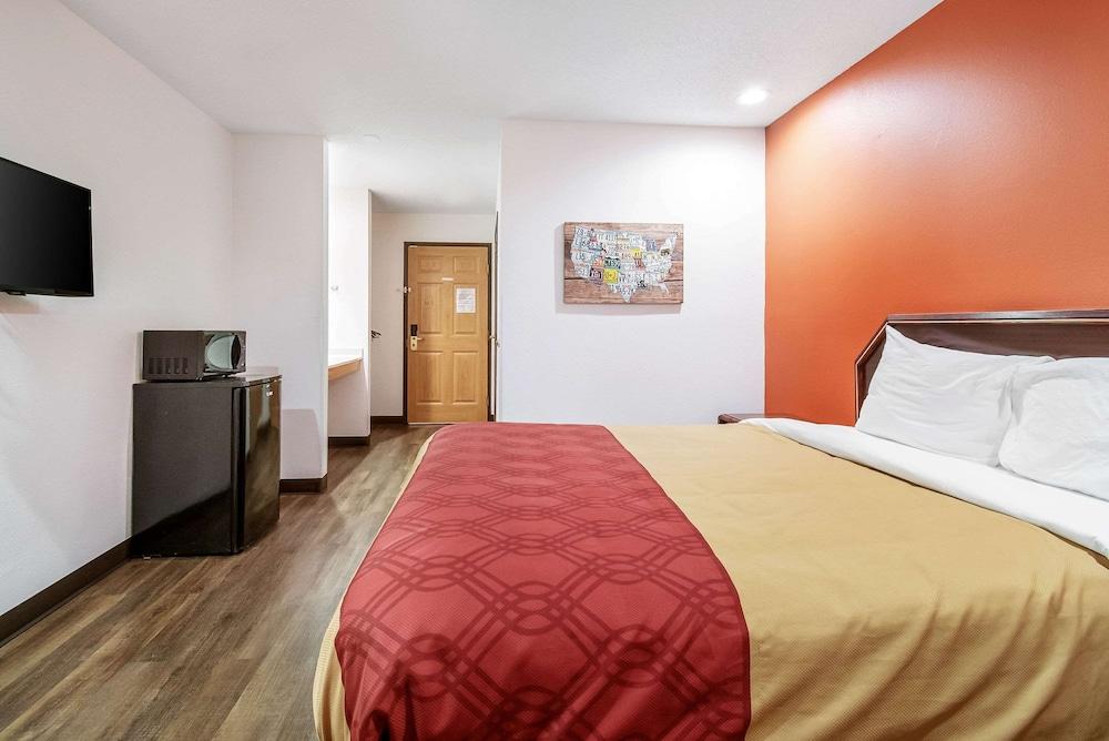 Econo Lodge Franklin photo 15
