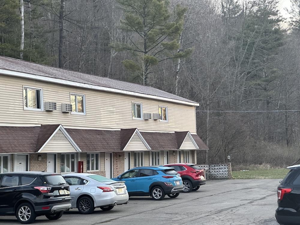 Economy Inn photo 3