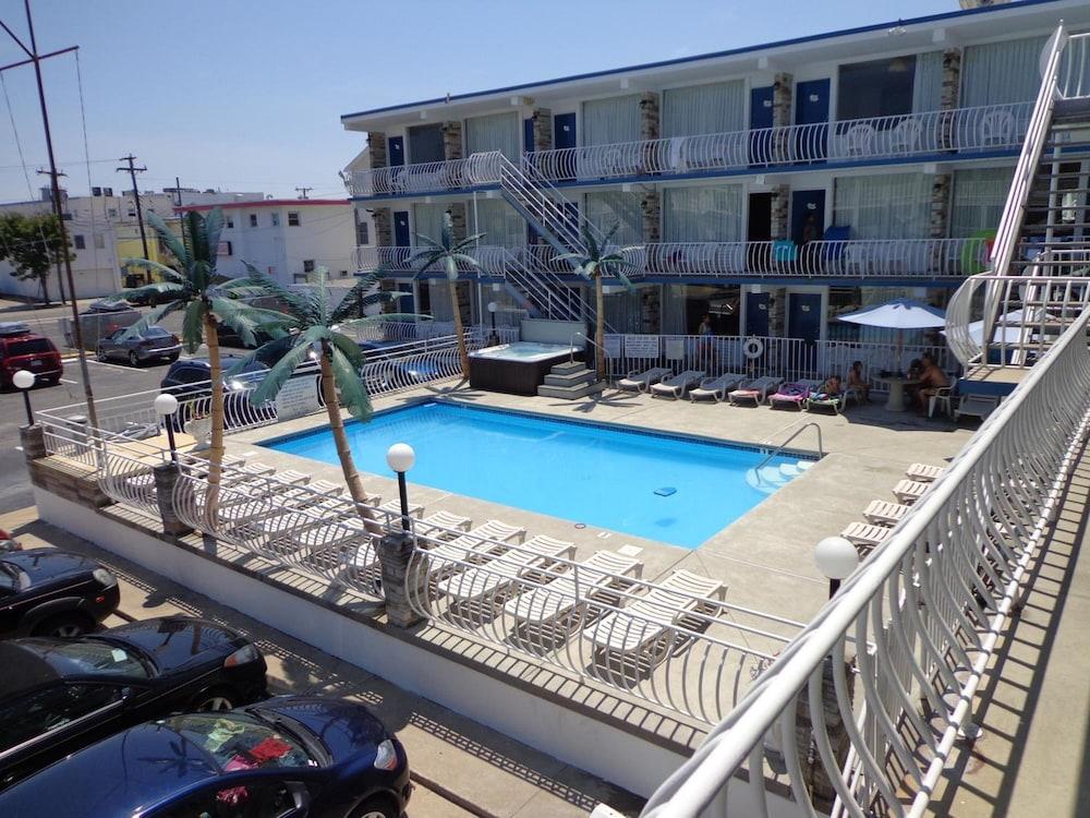 Quarterdeck Motel photo 4