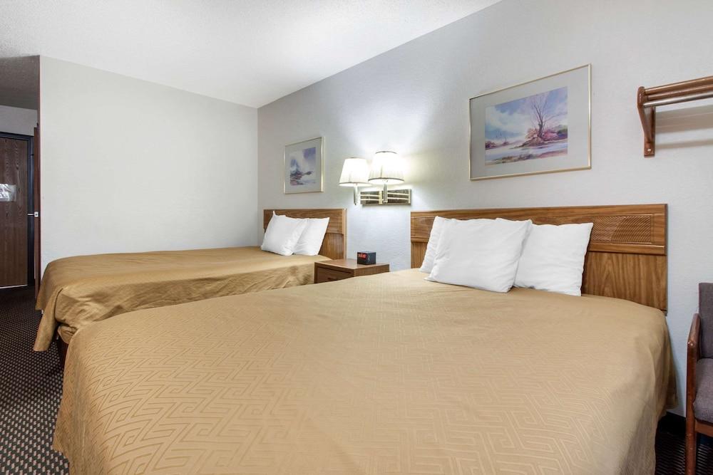 Econo Lodge Oacoma - Chamberlain West photo 56