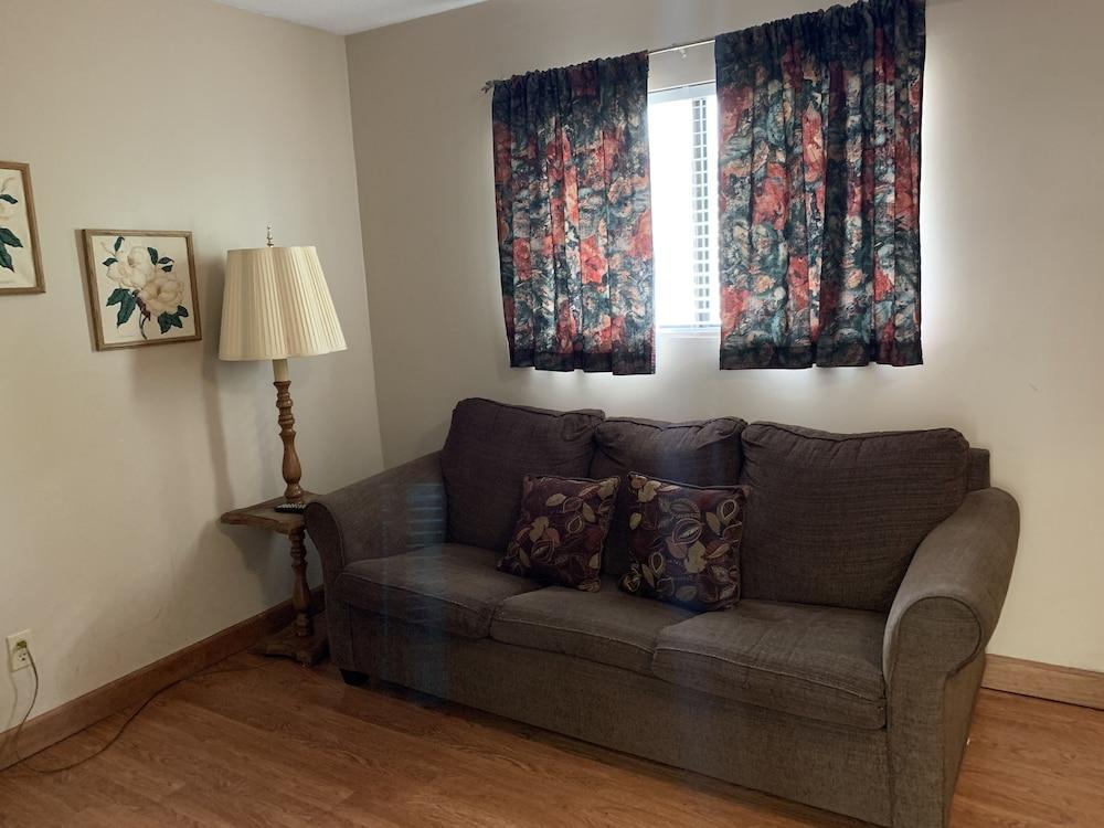 Oak Square Rentals photo 55
