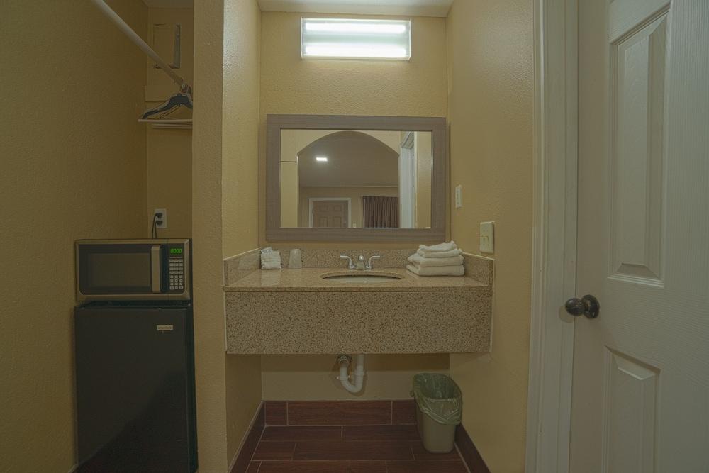 Days Inn by Wyndham Aransas Pass photo 29