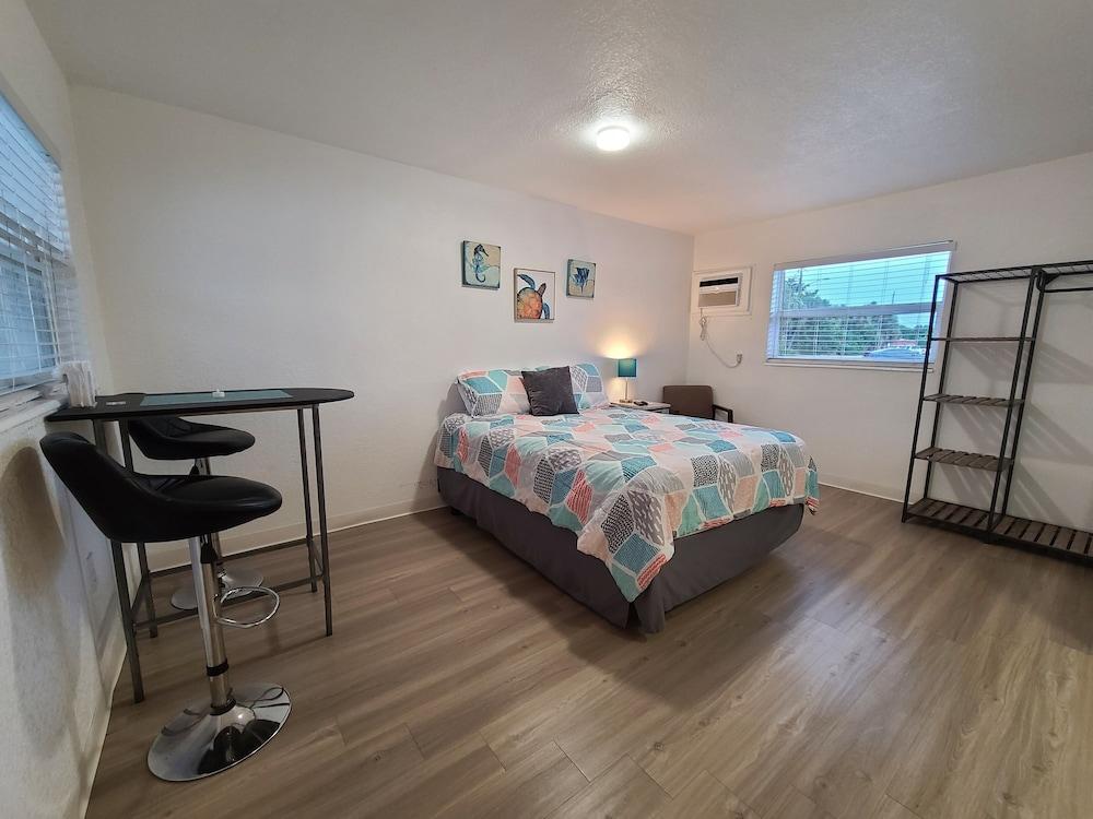 Sun Island Motel photo 96