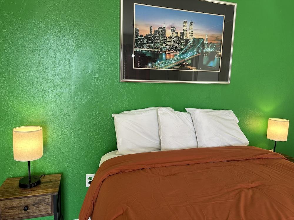 Travelers Inn Motel photo 8