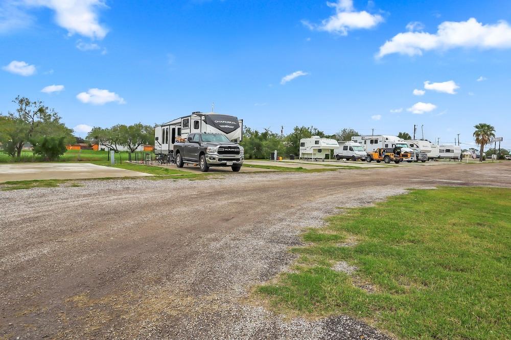 Mathis Motel photo 26