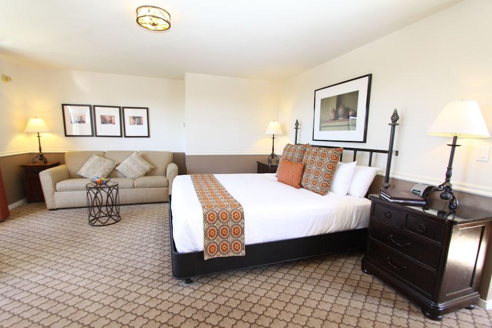 Cypress Inn photo 5