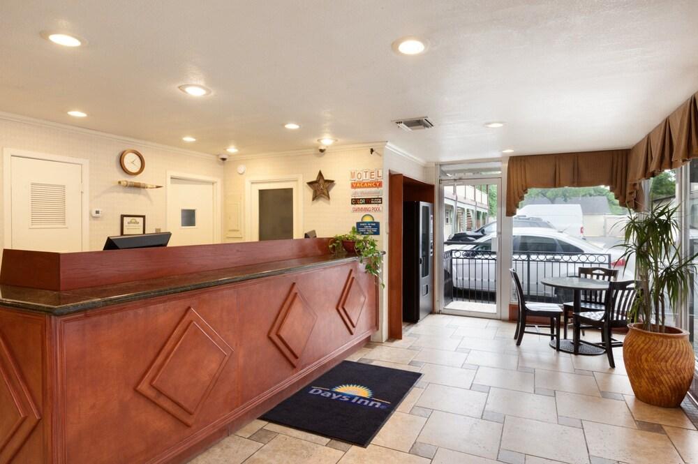 Days Inn by Wyndham Austin/University/Downtown photo 5