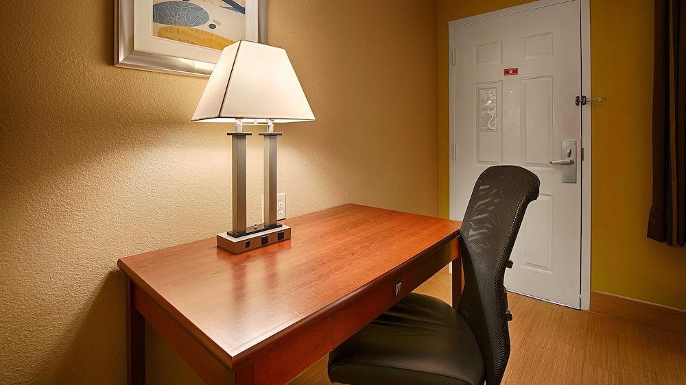 Best Western Clovis Cole photo 37