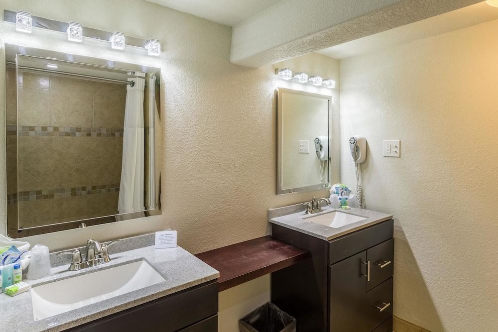 Clarion Inn near McAllen Airport photo 35