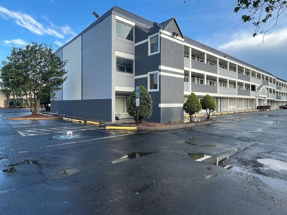 Studio 6 Charlotte, NC – Airport South photo 25
