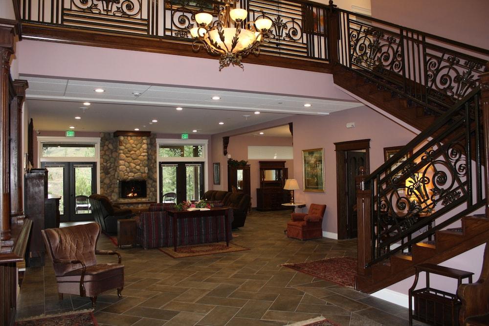 Hearthstone Elegant Lodge by the River photo 3