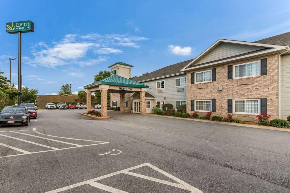 Quality Inn & Suites Hendersonville - Flat Rock photo 50