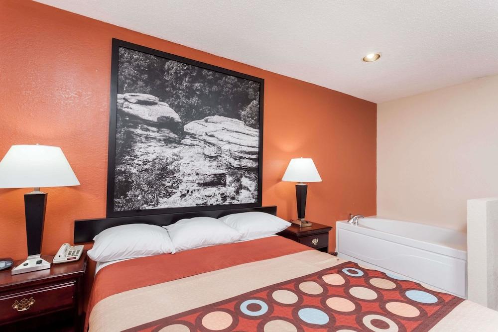 Super 8 by Wyndham Harrisburg photo 7