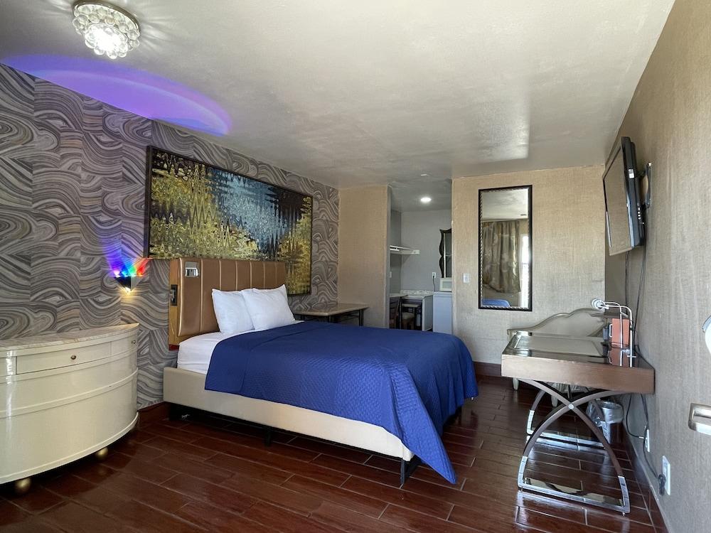Crown Motel photo 18