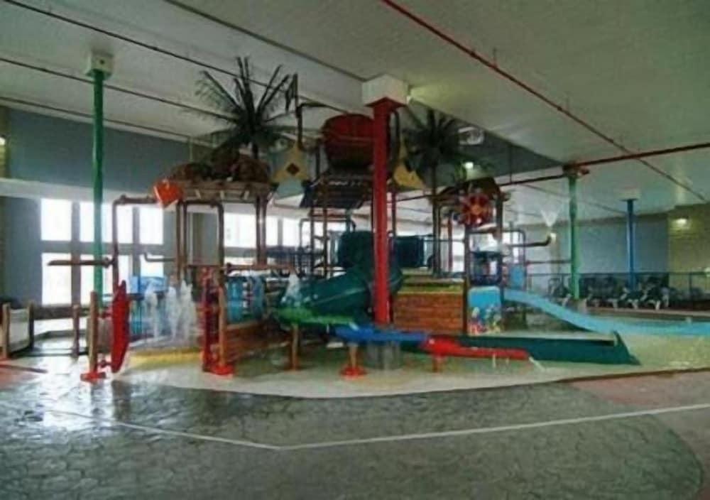 Crown Choice Inn & Suites Lakeview & Waterpark photo 9