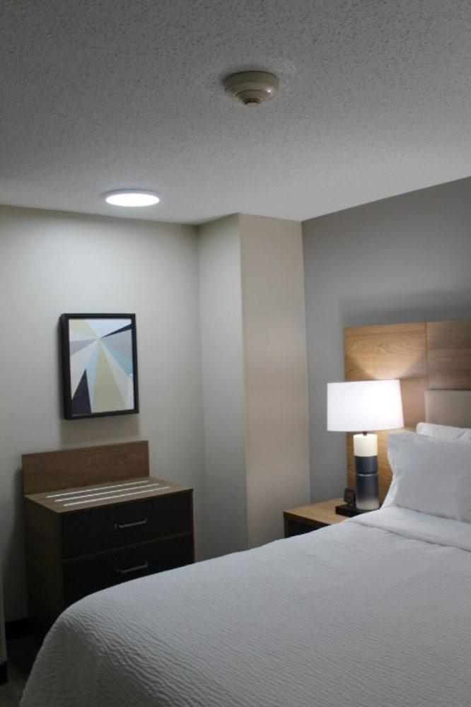 Candlewood Suites Southfield - Detroit by IHG photo 27