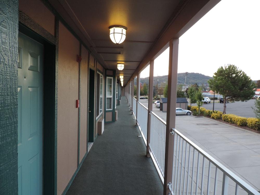 Sweet Breeze Inn photo 28