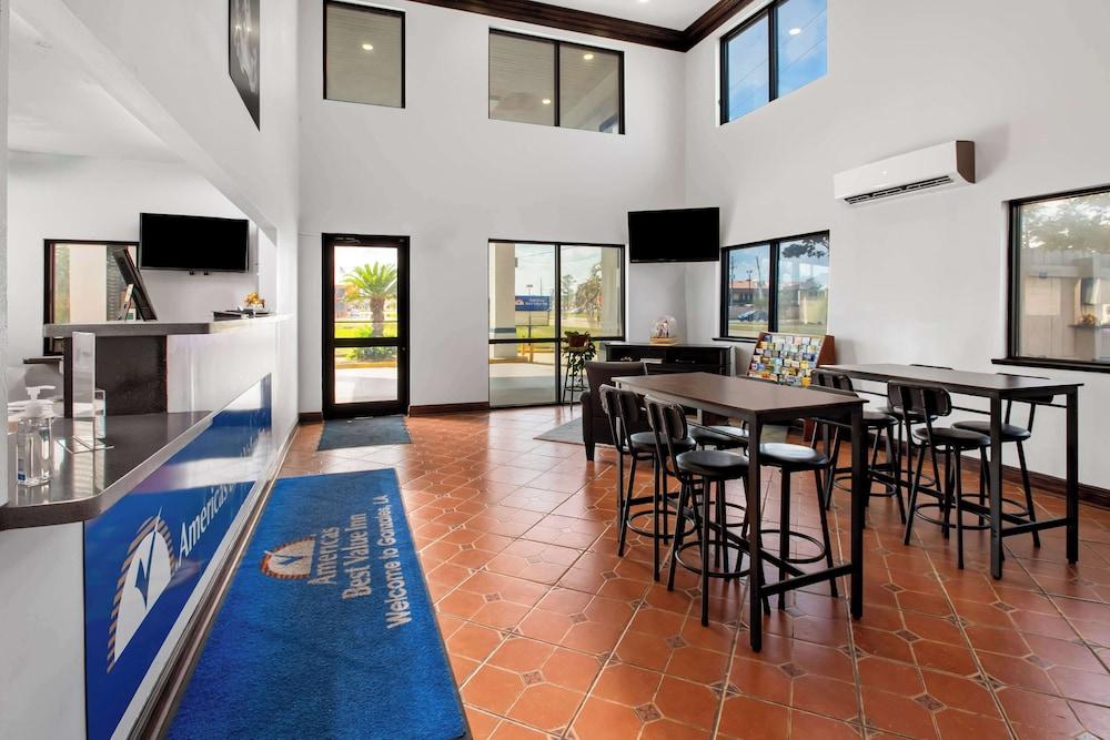Americas Best Value Inn Gonzales photo 4