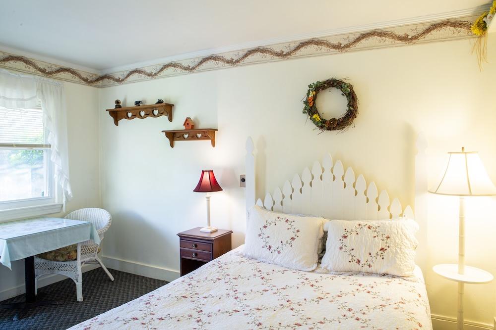 The Chimney Rock Inn & Cottages photo 75