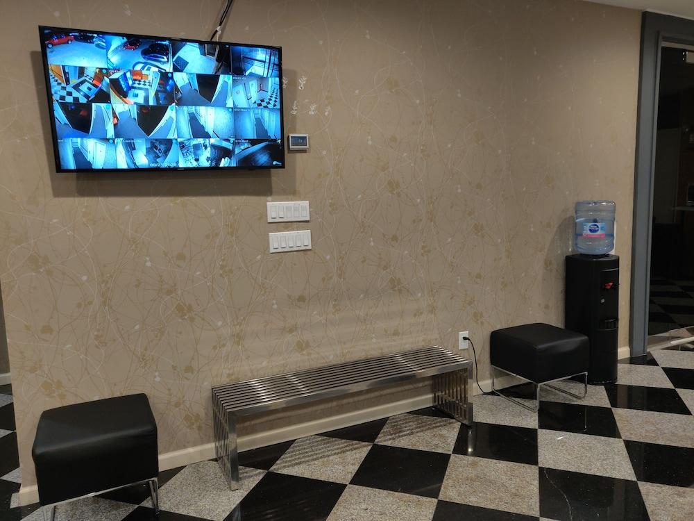 Hotel Key LaGuardia Airport photo 2